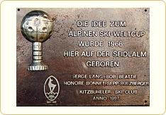 Zum 30-jährigen Weltcupjubiläum wurde von Bob Beattie, Toni Sailer und Serge Lang eine Gedenktafel an der Seidlalm angebracht