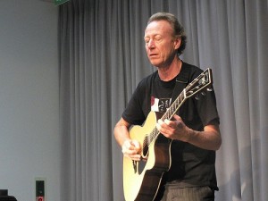 Gitarrenvirtuose Christy Doran in seinem Element