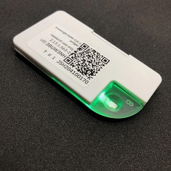 Schnelltestkassette „GreenLight“ zum Nachweis von SARS-CoV-2 aus Rachenabstrichen.  Bildrechte: fzmb GmbH