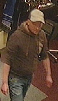 Raub auf Spielhalle - Wer kennt diesen Mann?