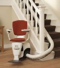 Moderne Treppenlifte halten Sie mobil in Ihrem Zuhause