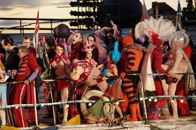 Das Zirkusvolk auf der Bühne © Bregenzer Festspiele, Karl Forster