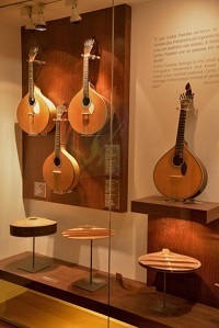 In Lissabons Fado-Museum sind Instrumente aus verschiedenen Epochen ausgestellt.