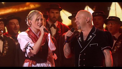 Indianer von Gölä mit Kathrin Burch und dem Jodlerklub Echo vom Glaubenberg
