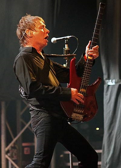 John Rhino Edwards Bass und Gitarre