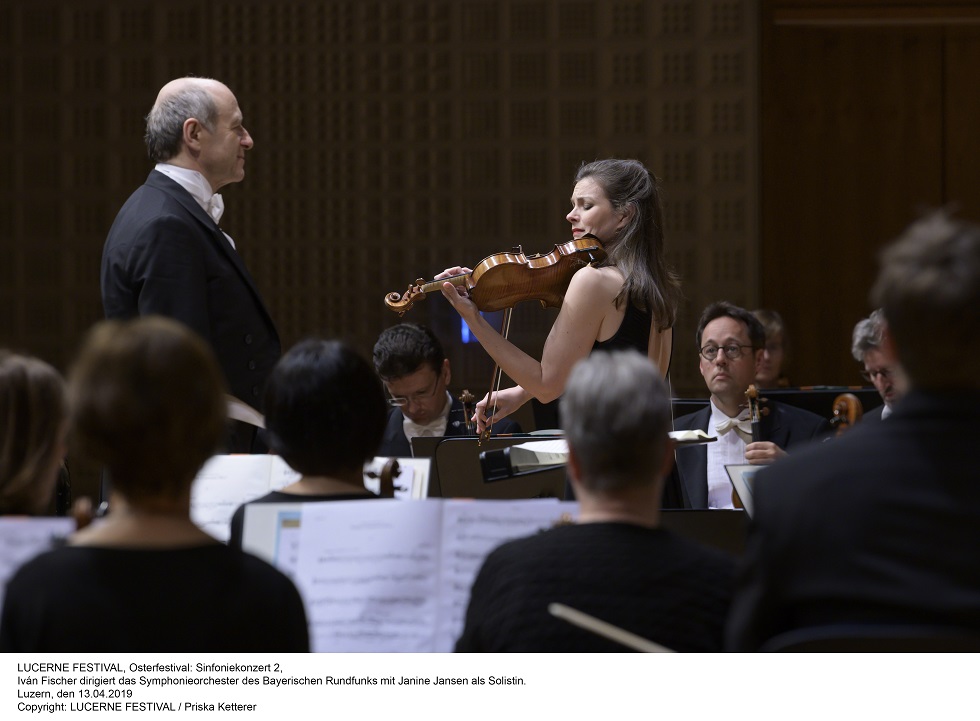 ván Fischer dirigiert das Symphonieorchester des Bayerischen Rundfunks mit Janine Jansen als Solistin. Luzern, 13.04.2019 Foto: LUCERNE FESTIVAL Priska Ketterer