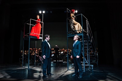 Maria Stuarda links, Elisabetta rechts