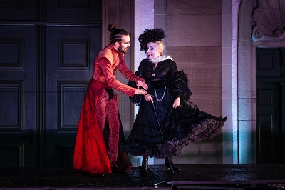 Matthias Schoch (Jedermann) und Giulietta Odermatt (Jedermanns Mutter)