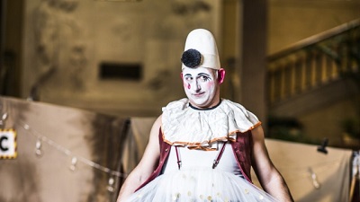 Trompeter Thomas Gansch als weißer Clown,Foto DANIELA MATEJSCHEK)