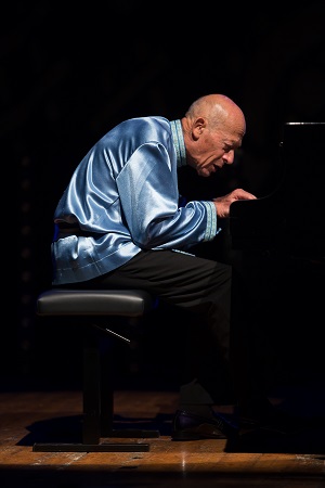 David Helfgott beim intensiven Spiel