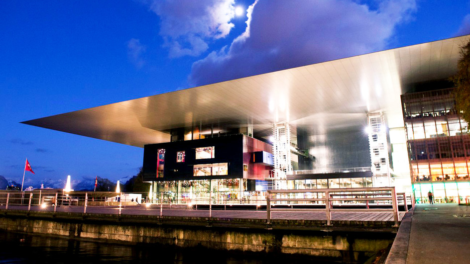 Das KKL in Luzern bei Nacht