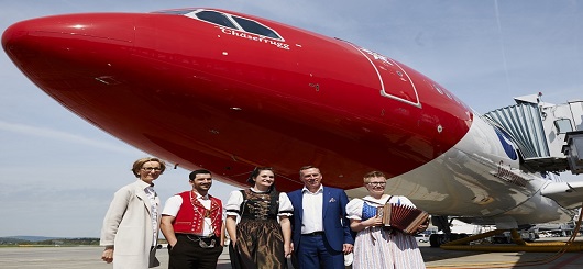 Edelweiss Flugzeugtaufe mit Melanie Eppenberger und Bernd Bauer
