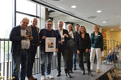 Freuen sich auf den 4. Duisburger MakerDay am Samstag (v.l.n.r.): Günter Knöpfel, VHS-Kursleiter, VHS-Direktor Volker Heckner, VHS-Mitarbeiter Josip Sosic, Stadtbibliotheksdirektor Dr. Jan-Pieter Barbian, Stadtbibliotheksmitarbeiterin Martina Kutscher, Diplom-Physiker Ireneus Henning, Ute Brüggemann von den Wirtschaftsbetrieben und Martina Brodmann von der Stadtbibliothek