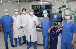 Herzspezialisten gegen das Vorhofflimmern: V.l.n.r.: Peter Rudek, Dr. Martin Braun, Mustapha El Hamriti, Prof. Dr. Philipp Sommer (HDZ NRW) und Ralf Blimke, Ulrike Sattler (Fa. Farapulse)  (Marcel Mompour).  HDZ NRW