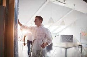 Sanierung von Bürogebäuden Symbolbild