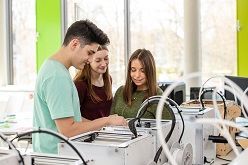 Ausprobieren, lernen und gestalten in den zdi-Osterferienkursen  zdi.NRW