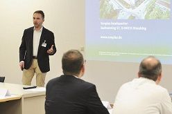 Luca Schmerbeck, Sonplas: »Der Einsatz von Lasertechnik in der Batteriezellenproduktion senkt Werkzeugstillstandszeiten sowie -kosten und verbessert die Batterieleistung.«  © Fraunhofer ILT, Aachen.