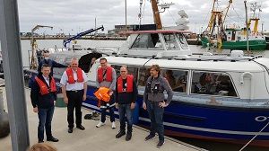 Vor der Abfahrt nach Spiekeroog (v.l.): Prof. Dr. O. Zielinski, Universität Oldenburg, Wissenschaftsminister Björn Thümler, Prof. Dr.-Ing. T. Schlurmann, Leibniz Universität Hannover, Dr. T. Badewien, Uni Oldenburg u. Dr.-Ing. O. Lojek, TU Braunschweig