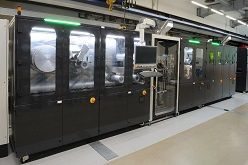 Rolle-zu-Rolle-Anlage zur kontinuierlichen Verarbeitung von Metall- und Kunststofffolien.  Quelle: Fraunhofer IPT