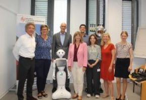 Staatssekretärin Nicole Steingaß (MWG RLP) besucht Verhaltenswissenschaftliches Forschungslabor der HWG LU