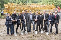 Spatenstich für das „Blaue Haus“ 