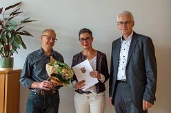 Von links: Prodekan Prof. Dr. Paul Krappmann, Prof. Dr. Miriam Baghai-Thordsen, Hochschulpräsident Prof. Dr. Karl Stoffel  Christiane Gandner  Hochschule Koblenz