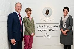 Prof. Dr. Jörg Overmann, Prof. Dr. Angela Ittel, Bettina Fischer (von links nach rechts)  DSMZ