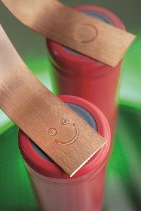 Einzelkontaktierung von 18650-Batteriezellen.  © Fraunhofer ILT, Aachen.