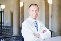 Prof. Dr. Volkmar Falk, Präsident der Deutschen Gesellschaft für Thorax-, Herz- und Gefäßchirurgie e.V. (DGTHG) und Direktor des Deutschen Herzzentrums der Charité in Berlin  DHZC