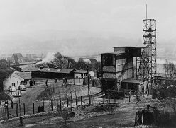 Kleinzeche St Barbara, Stiepel - Hintergrund Kemnader Brücke