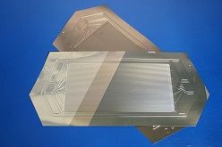 Beschichtete Bipolarplatte (links: unbeschichtet, Mitte: Titanbeschichtung, rechts: Kohlenstoffbeschichtung)  Finn Hoyer  © Fraunhofer FEP