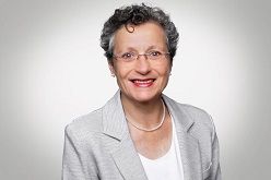 Prof. Dr. Christine von Reibnitz ist Hochschullehrerin an der International School of Management (ISM) und Studiengangleiterin des M.Sc. Health Care Management  -  ISM