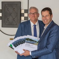 Regierungspräsident Hans-Josef Vogel und Oberbürgermeister Thomas Eiskirch (Foto: Lutz Leitmann/Stadt Bochum)