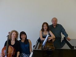 Bild der Musikerinnen und des Komponisten Foto: Musikschule Bochum.