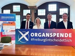 v.l.n.r): Dr. Christina Schleicher (Deutsche Stiftung Organtransplantation), Martin Horn (Stadt Freiburg), Prof. Dr. Frederik Wenz (Universitätsklinikum Freiburg), Burkard Tapp (Bundesverband der Organtransplantierten)  Universitätsklinikum Freiburg
