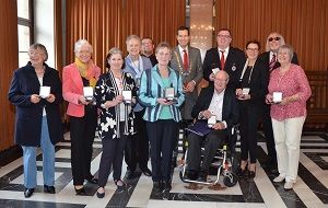 Oberbürgermeister verleiht Ehrenplaketten