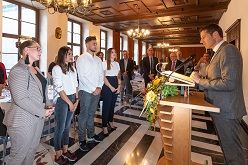 Oberbürgermeister Thomas Eiskirch lud nun bereits zum dritten Mal als ein besonderes Zeichen der Wertschätzung zu einem festlichen Empfang ins Rathaus ein.