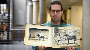 Masterstudent Nicolai Messerschmidt erforscht die Geschichte seines Ururgroßvaters Theodor Schneemann, der als Soldat in Deutsch-Ostafrika diente.  Foto: Anne Günther/Uni Jena