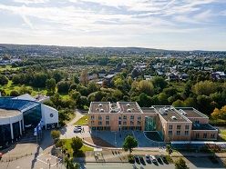 Das neue Gebäude aus Holz  Johannes Buldmann