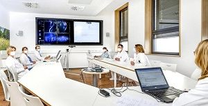 In Tumorboards besprechen Expertinnen und Experten verschiedener Fachrichtungen die bestmögliche Behandlung für jeden einzelnen Patienten.  Thomas Albrecht  Uniklinikum Dresden