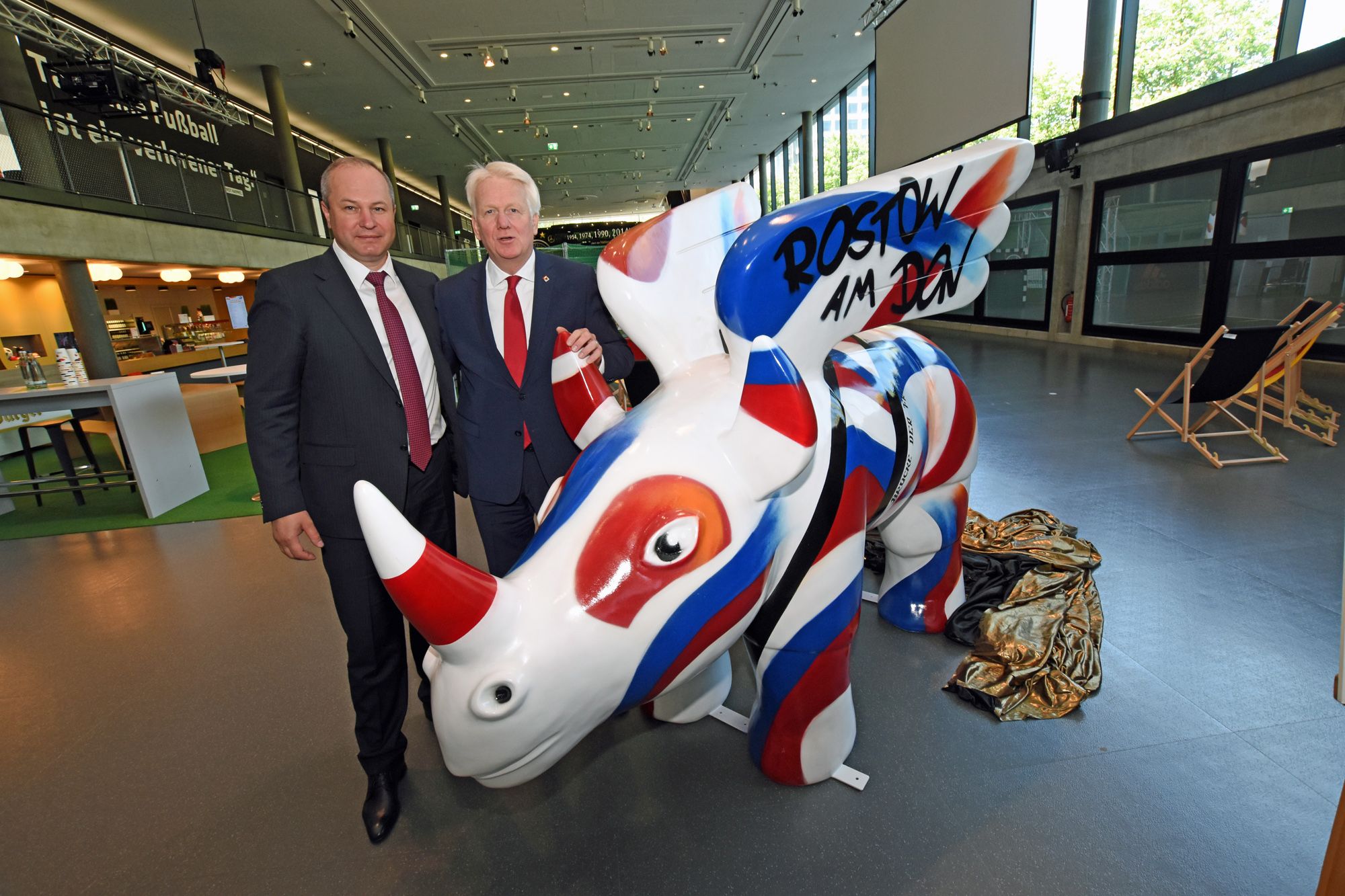 Rhino Enthüllung Foto Kador