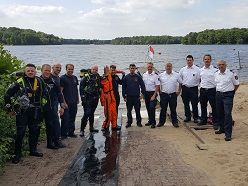Foto des Tauchlehrgangs	(Feuerwehr Duisburg/Frank Wagner)