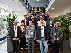 Bei der Auftaktveranstaltung Ende März trafen sich die Beteiligten im Projekt ZEP-Fittings mit Professor Marré (vorne links) und Professor Ujma (dritte Reihe rechts)  Abesalom Dabakhishvili  FH Südwestfalen