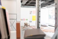 Archiv der Kieler Künstlerpositionen: Studierende der Muthesius Kunsthochschule stellen „KUNST HEFTE“ aus  Lea Kötting