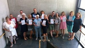 Die zertifizierten Mediatorinnen und Mediatoren mit ihrer Ausbilderin Monique Ridder (1. von rechts))