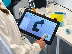 Bereits vorhandene manuelle Laborinstrumente sollen so miteinander verknüpft werden, dass sie Laborprozesse automatisiert durchführen können.  Corinna Korinth  Hochschule Albstadt-Sigmaringen