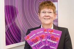 Die Duisburger Gleichstellungsbeauftragte Nicole Seyffert freut sich schon darauf, dass Duisburger Mädchen anlässlich des diesjährigen Weltmädchentages das Rathaus erobern werden.