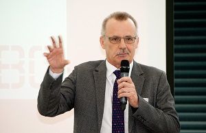 Prof. Dr. Rudolf Staiger ist Lehrpreisträger 2019 der Hochschule Bochum.