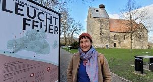 Sandra Holzinger gestaltete das Branding Design für Leuchtfeuer – vom Logo bis zu den Stelen-Tafeln.  HAWK