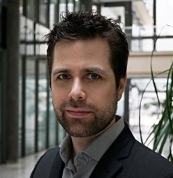 Prof. Dr. Daniel Thiemann leitet den Studiengang Wirtschaftspsychologie an der ISM u. lehrt am Standort Köln. Forschungsschwerpunkte: digitale Transformation und New Work, v.a. bzgl. Führung, Teamarbeit und Stress. Zudem berät er Führungskräfte zu Stress.  ISM